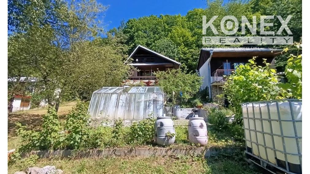 ID-4521 NA PREDAJ Slnečná záhrada s útulnou chatkou v Humennom