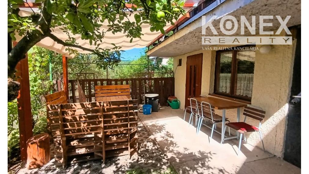 ID-4521 NA PREDAJ Slnečná záhrada s útulnou chatkou v Humennom