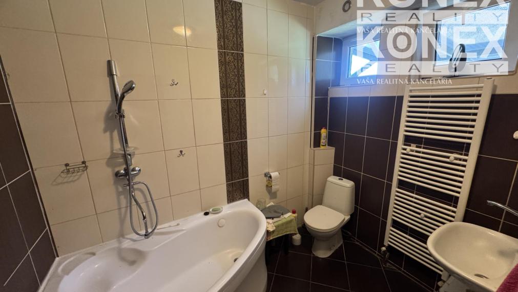 ID-4544 PRENÁJOM - RODINNÝ DOM v obci VINNÉ