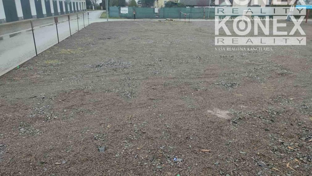 ID-4555 PARKOVACIE MIESTA na PRENÁJOM - Sobrance - ul. Komenského