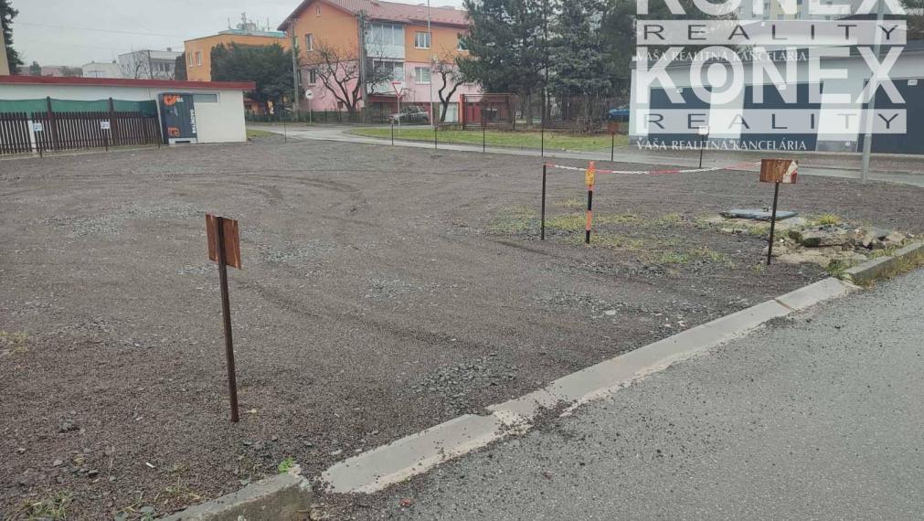 ID-4555 PARKOVACIE MIESTA na PRENÁJOM - Sobrance - ul. Komenského