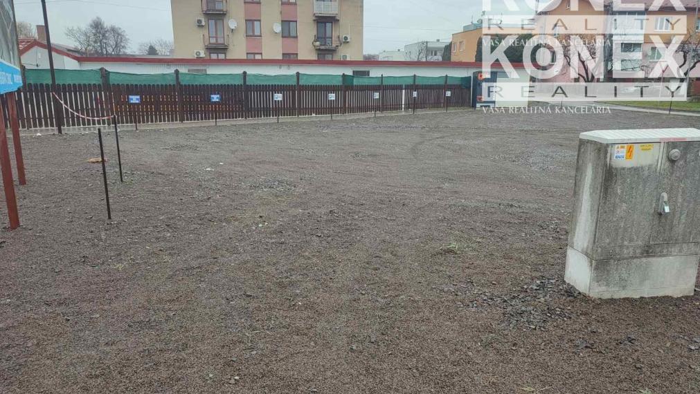 ID-4555 PARKOVACIE MIESTA na PRENÁJOM - Sobrance - ul. Komenského