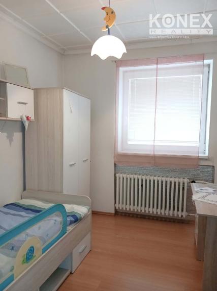ID-4626 7-izbový rodinný dom s dvoma garážami SLOVENSKÉ NOVÉ MESTO