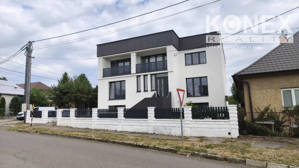 ID-4628 LUXUSNÝ a PLNE REKONŠTRUOVANÝ rodinný dom SEČOVCE