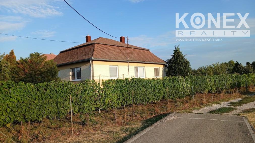 ID-4648 NA PREDAJ Pokojné bývanie v obci SLOVENSKÉ NOVÉ MESTO