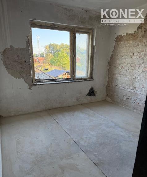 ID-4651 NA PREDAJ Priestranný dom na predaj - ČIERNA