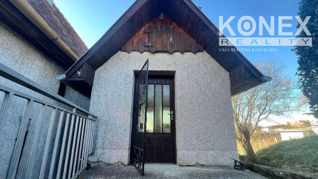 ID-4658 Vinohrad s chatou v Tokajskej oblasti – VINIČKY
