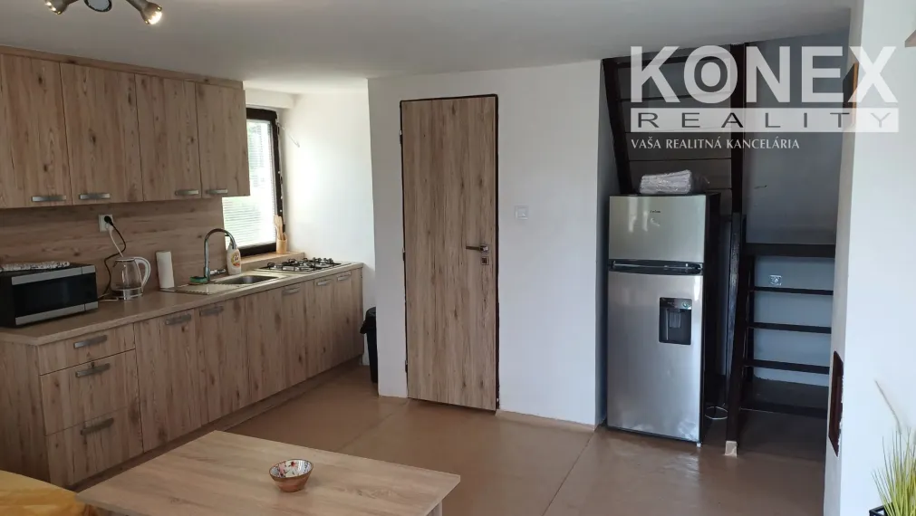 ID-4681 NA PREDAJ Trojpodlažná rekreačná chata na Šírave
