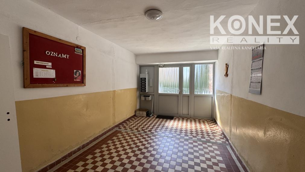 ID-4727 NA PREDAJ 2-izbový byt s garážou - Michalovce pod Hrádkom