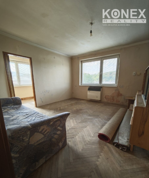 ID-4735 NA PREDAJ 2,5-izbový byt na rekonštrukciu HANUŠOVCE NAD TOPĽOU