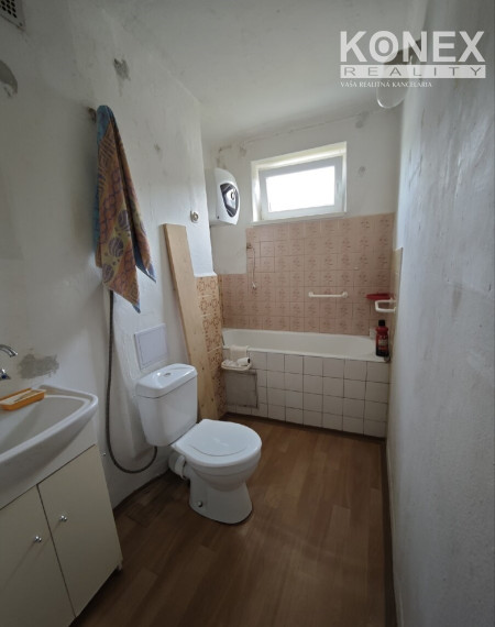 ID-4735 NA PREDAJ 2,5-izbový byt na rekonštrukciu HANUŠOVCE NAD TOPĽOU