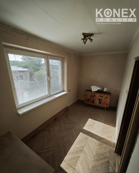 ID-4735 NA PREDAJ 2,5-izbový byt na rekonštrukciu HANUŠOVCE NAD TOPĽOU