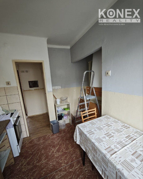 ID-4735 NA PREDAJ 2,5-izbový byt na rekonštrukciu HANUŠOVCE NAD TOPĽOU