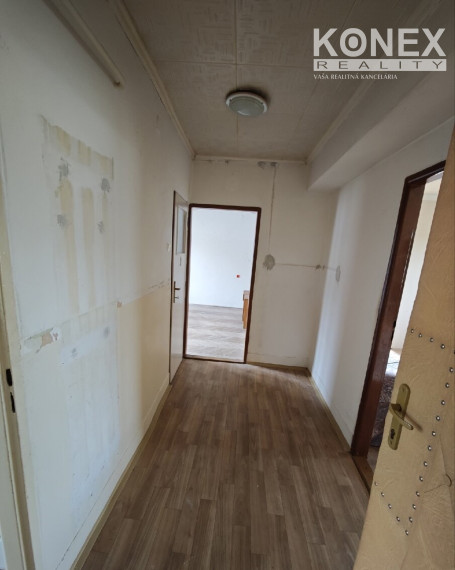 ID-4735 NA PREDAJ 2,5-izbový byt na rekonštrukciu HANUŠOVCE NAD TOPĽOU