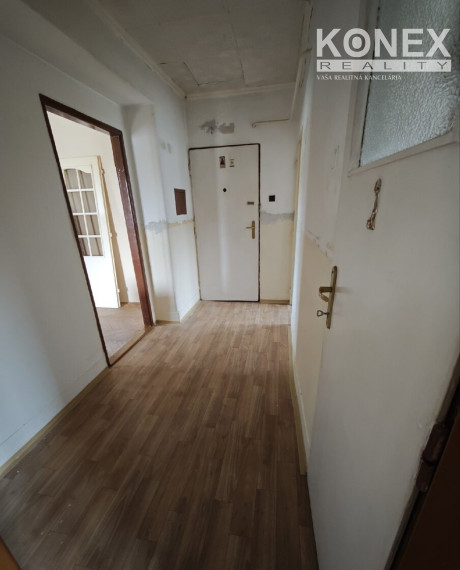 ID-4735 NA PREDAJ 2,5-izbový byt na rekonštrukciu HANUŠOVCE NAD TOPĽOU