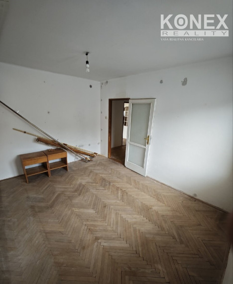 ID-4735 NA PREDAJ 2,5-izbový byt na rekonštrukciu HANUŠOVCE NAD TOPĽOU