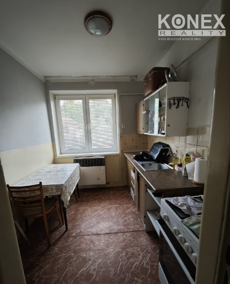 ID-4735 NA PREDAJ 2,5-izbový byt na rekonštrukciu HANUŠOVCE NAD TOPĽOU