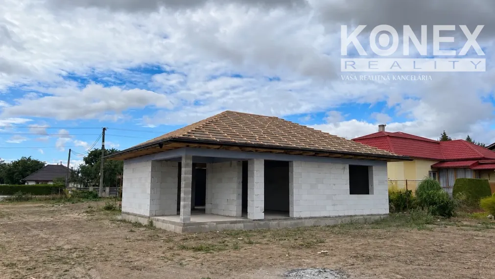 ID-4756 MODERNÝ BUNGALOV - Hrubá stavba - SOBRANCE