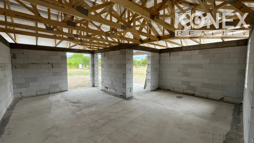 ID-4756 MODERNÝ BUNGALOV - Hrubá stavba - SOBRANCE