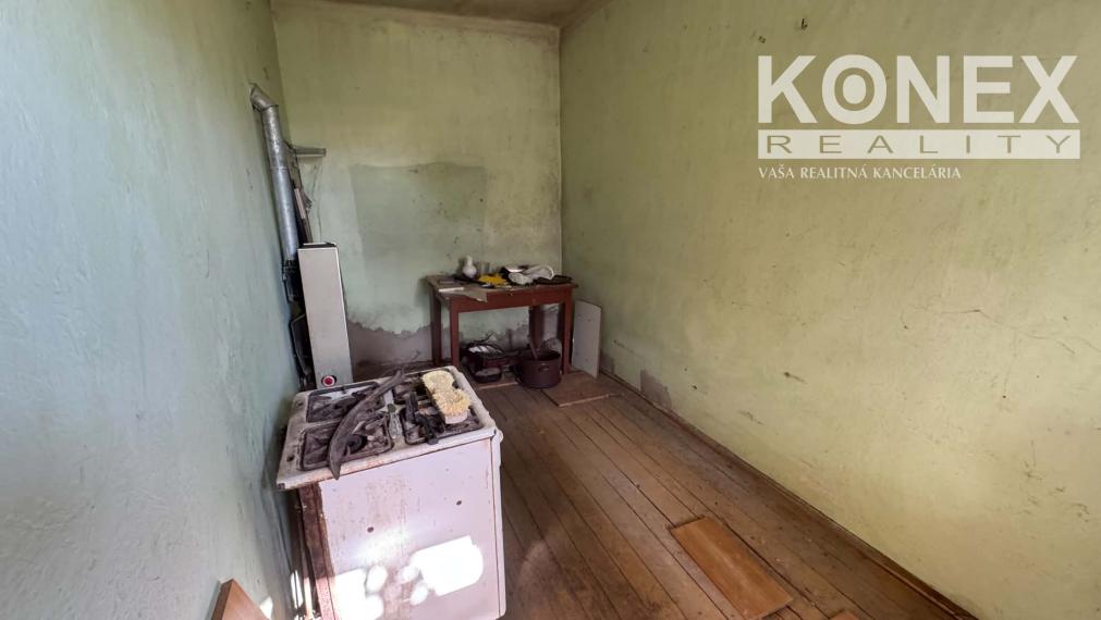 ID-4785 NA PREDAJ Štvorec s prístavbou v obci PALÍN