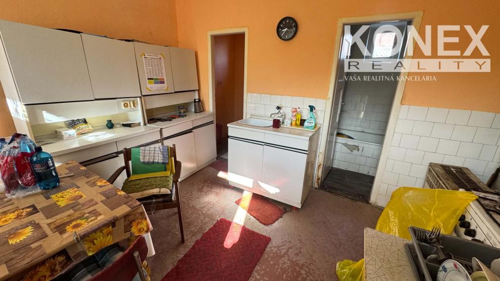 ID-4785 NA PREDAJ Štvorec s prístavbou v obci PALÍN