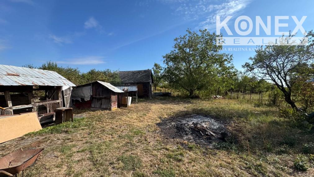 ID-4785 NA PREDAJ Štvorec s prístavbou v obci PALÍN