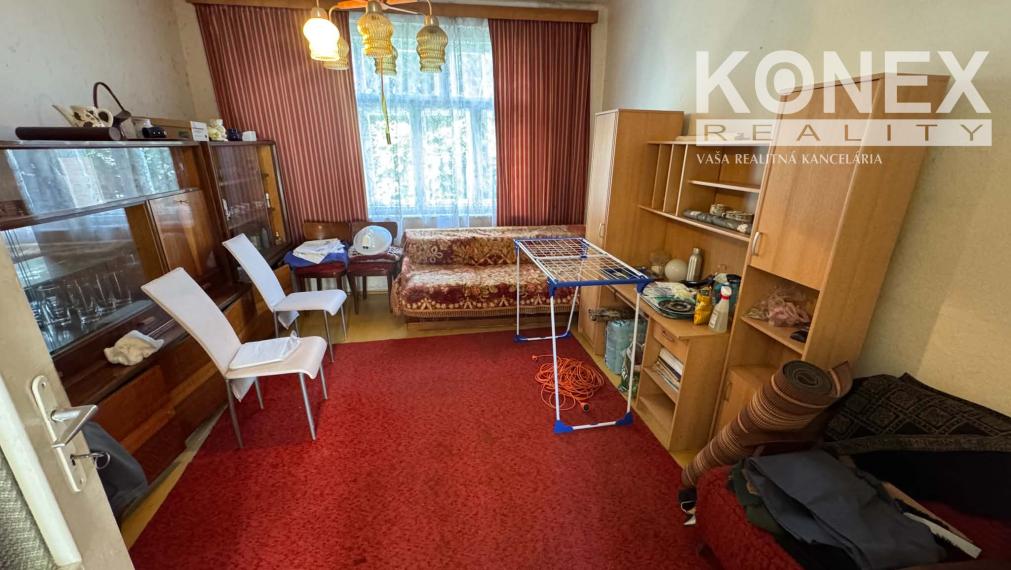 ID-4785 NA PREDAJ Štvorec s prístavbou v obci PALÍN
