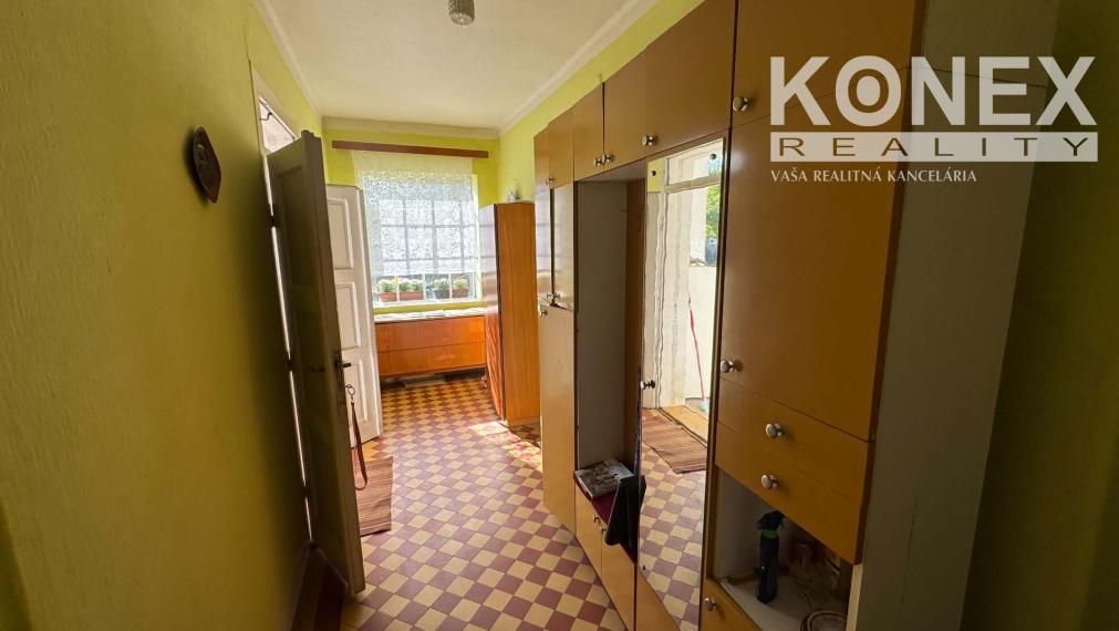 ID-4785 NA PREDAJ Štvorec s prístavbou v obci PALÍN