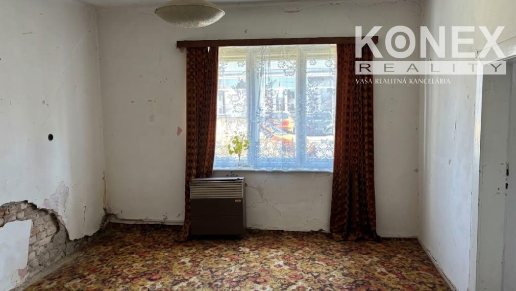 ID-4875 NA PREDAJ Rodinný dom vhodný na rekonštrukciu v centre SOBRANIEC