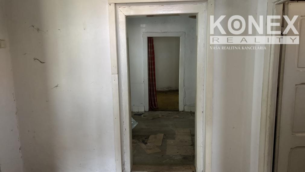 ID-4875 NA PREDAJ Rodinný dom vhodný na rekonštrukciu v centre SOBRANIEC