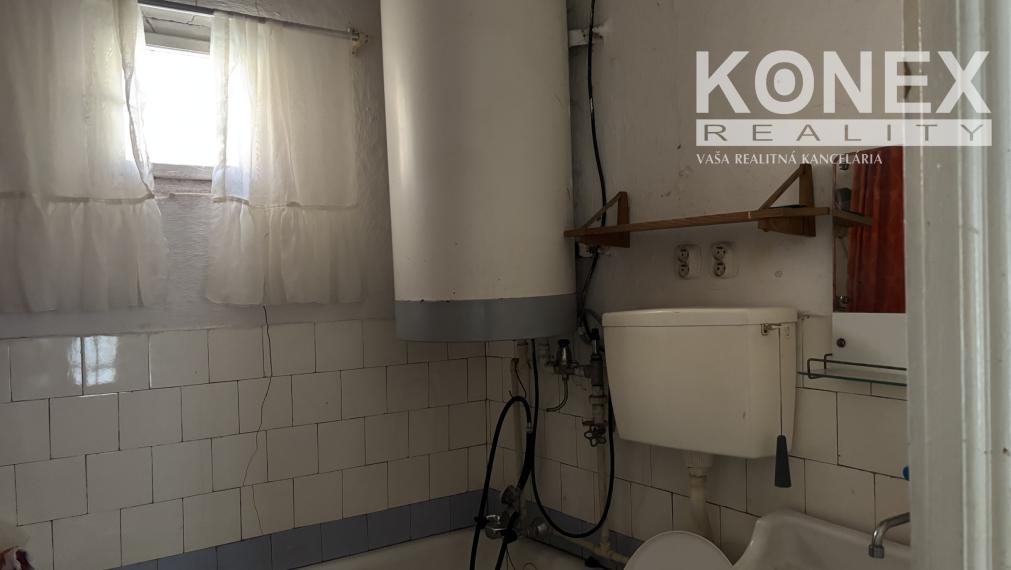 ID-4875 NA PREDAJ Rodinný dom vhodný na rekonštrukciu v centre SOBRANIEC