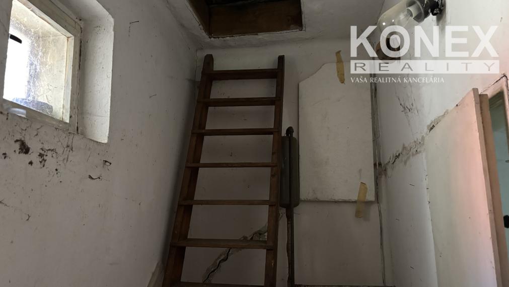 ID-4875 NA PREDAJ Rodinný dom vhodný na rekonštrukciu v centre SOBRANIEC