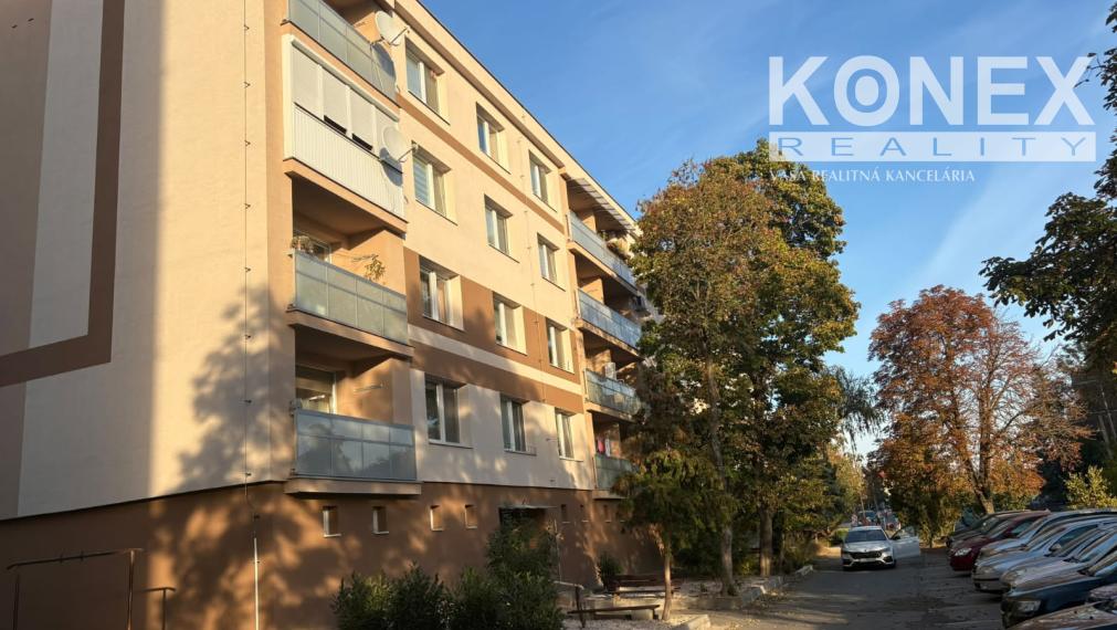 ID-4935 NA PREDAJ Priestranný 3-izbový byt – Veľké Kapušany