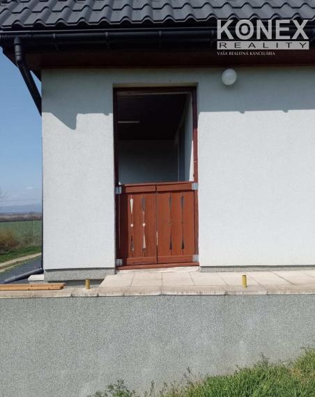 ID-4981 NA PREDAJ Vinica s chalupou - BORŠA