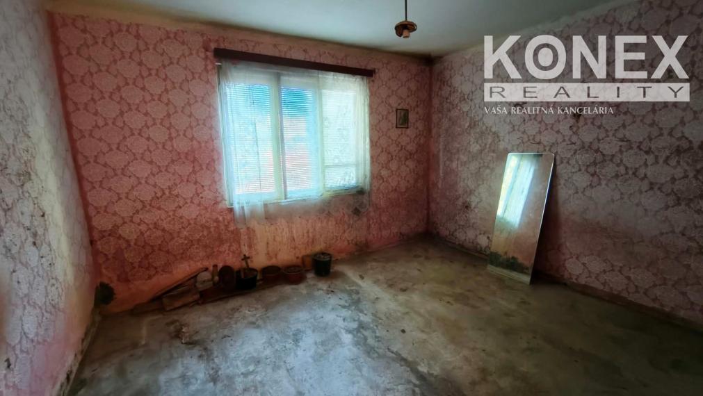 ID-5004 NA PREDAJ Rodinný dom na rekonštrukciu - VYBÚCHANEC
