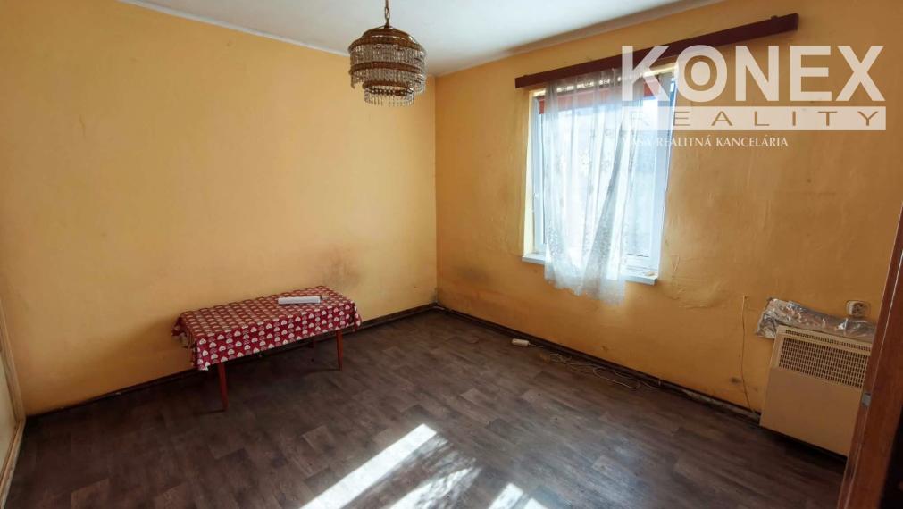 ID-5004 NA PREDAJ Rodinný dom na rekonštrukciu - VYBÚCHANEC
