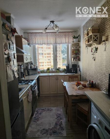 ID-5024 NA PREDAJ Priestranný 4-izbový byt - VEĽKÉ KAPUŠANY