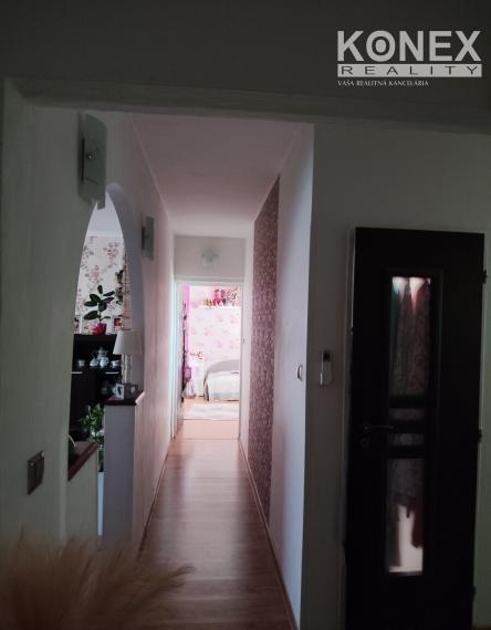 ID-5024 NA PREDAJ Priestranný 4-izbový byt - VEĽKÉ KAPUŠANY