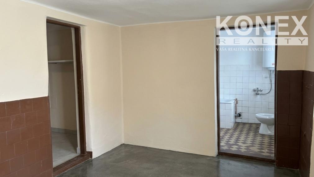 ID-5025 NA PREDAJ Rodinný dom/chalupa na rekonštrukciu - MALÁ TŔŇA