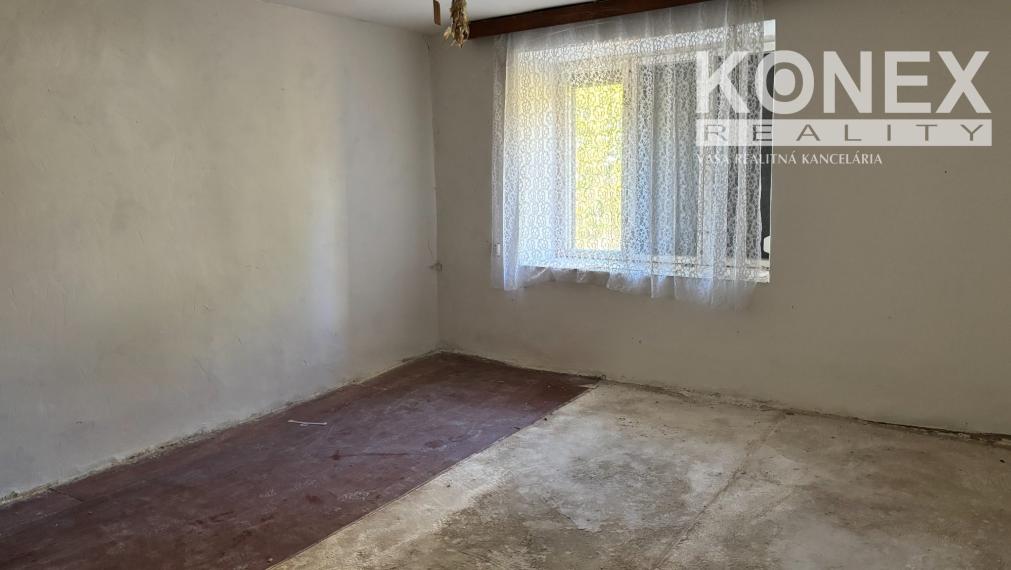 ID-5025 NA PREDAJ Rodinný dom/chalupa na rekonštrukciu - MALÁ TŔŇA