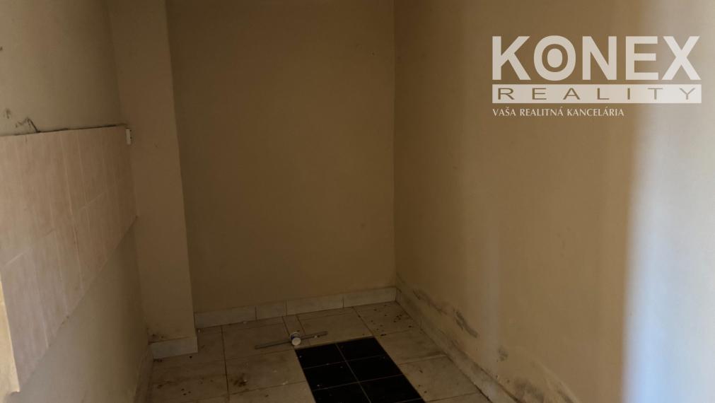 ID-5025 NA PREDAJ Rodinný dom/chalupa na rekonštrukciu - MALÁ TŔŇA