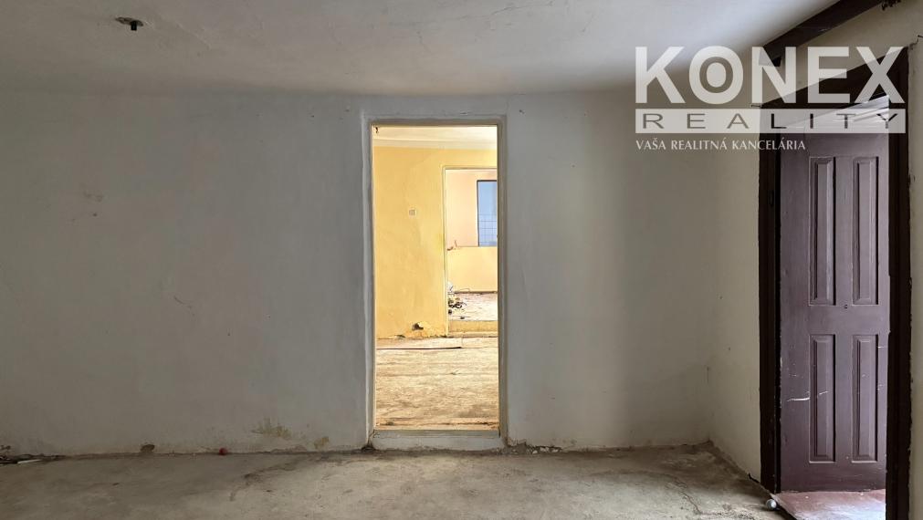 ID-5025 NA PREDAJ Rodinný dom/chalupa na rekonštrukciu - MALÁ TŔŇA