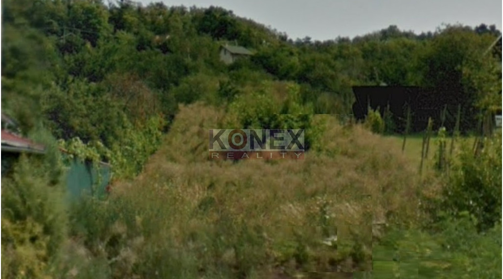 Rekreačný stavebný pozemok (17 árov) nad obcou Vinné.