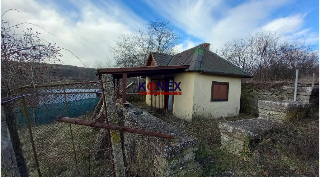 Chatka/Malý murovaný domček pri Kráľovskom Chlmci