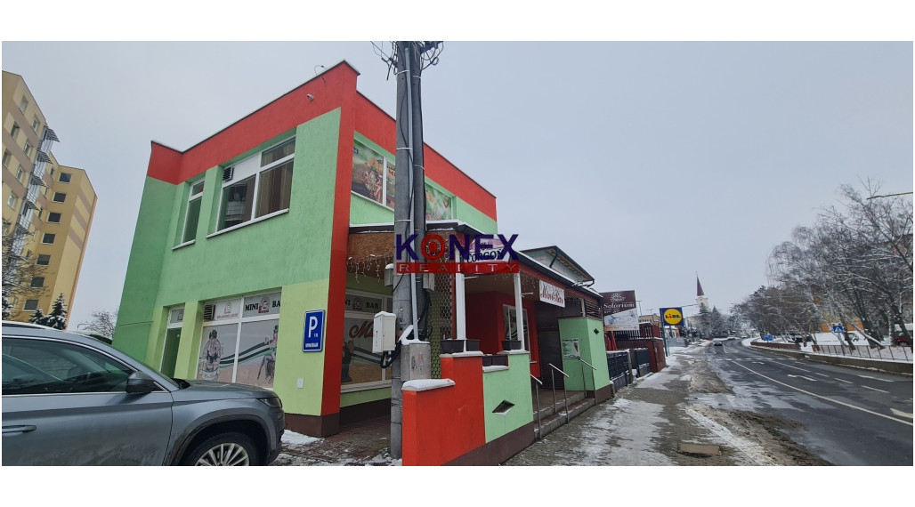 NA PREDAJ  - Budova s barom v centre mesta Veľké Kapušany