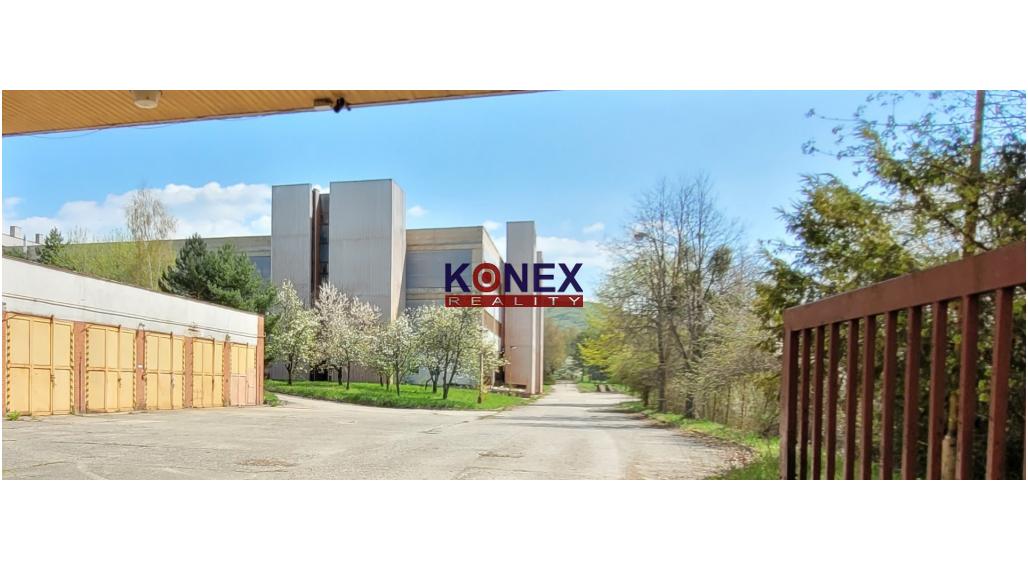 NA PREDAJ - ROZSIAHLY PRIEMYSELNÝ AREÁL v meste SNINA