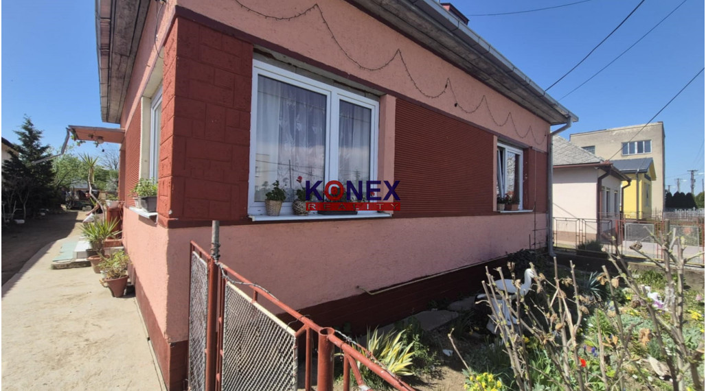 Na predaj priestranný rodinný dom v obci Drahňov