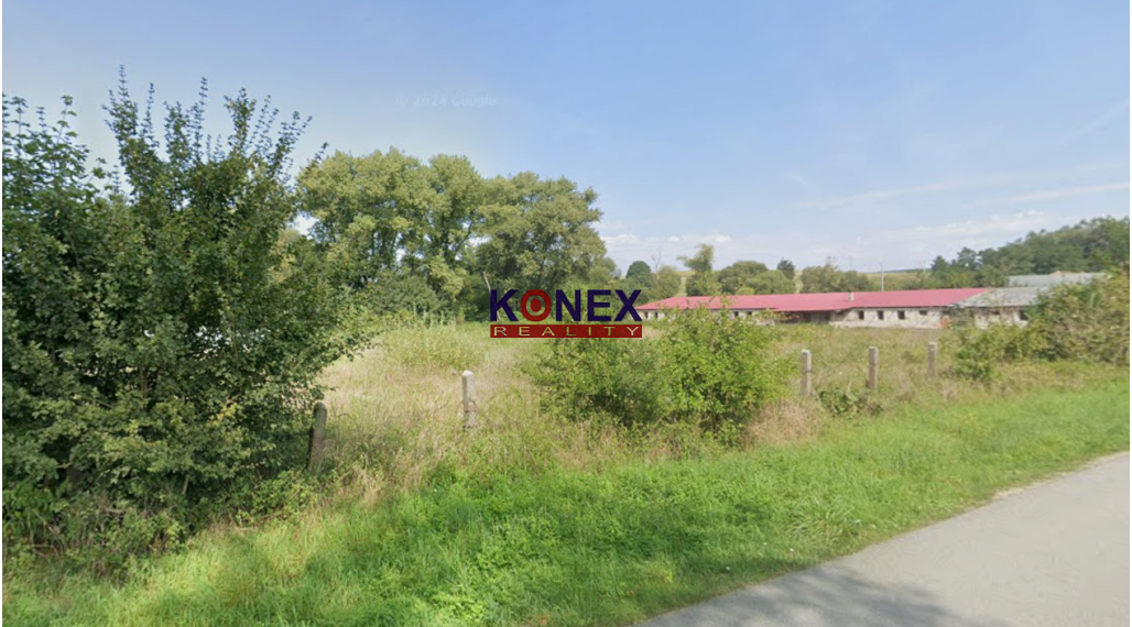 ID-3153 NA PREDAJ Rozľahlý pozemok s veľkou halou pri obci Duplín