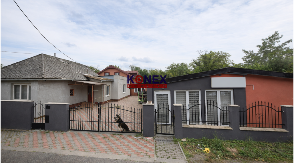 ID-3322 NA PREDAJ – DVA RODINNÉ DOMY + REŠTAURÁCIA – Michalovce