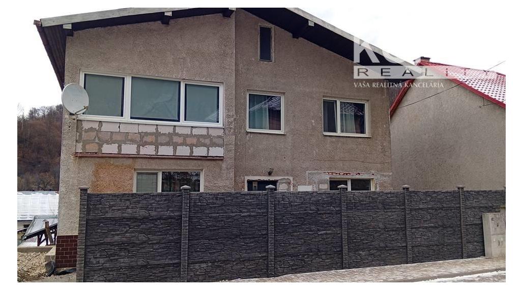 ID-3439 NA PREDAJ Krásny rodinný dom DOBŠINÁ